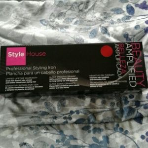 BRAND NEW style house flat iron